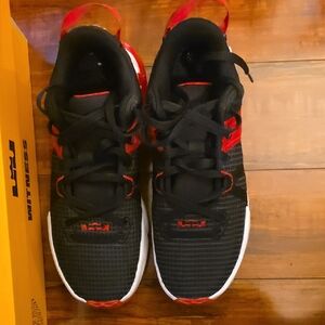 Lebron Witness VII  Black and Red Men's  Basketball Shoes. Mens Size 9.
